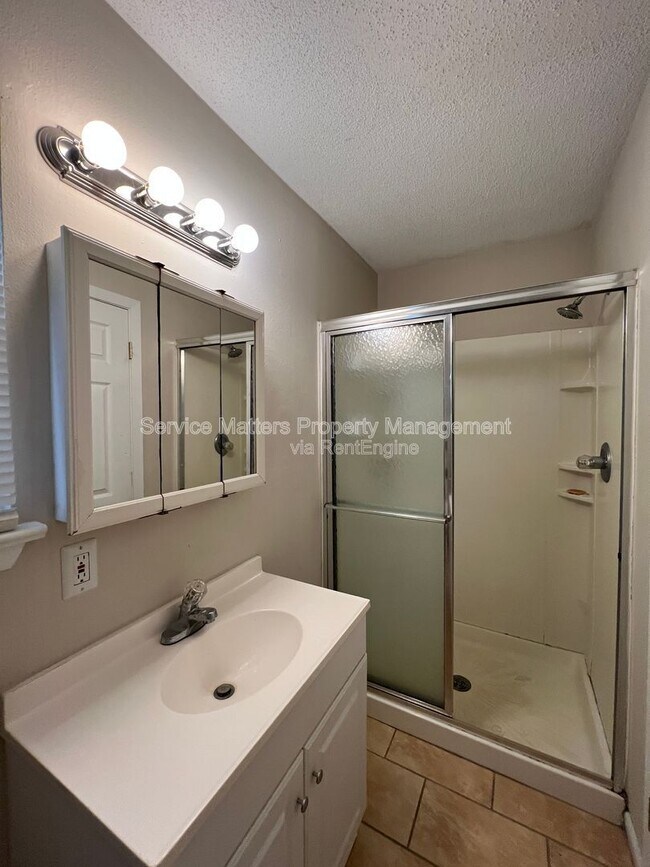 Building Photo - 303 Newcastle Dr