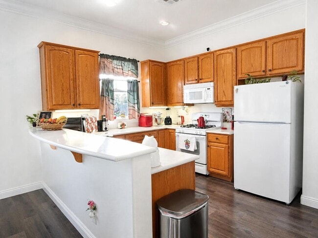 Building Photo - 1085 Northview Dr