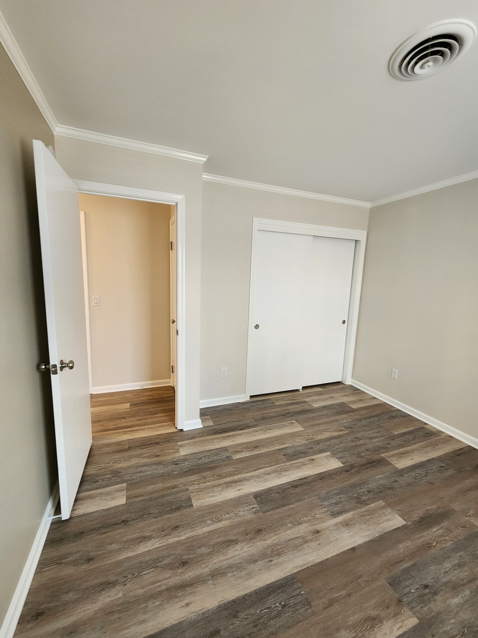 Building Photo - 860 Beaglin Park Dr