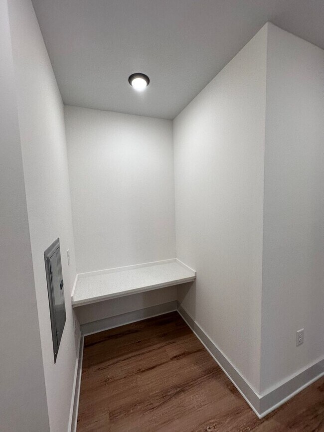 Building Photo - Beautiful Brand New Three Bedroom Apartment!