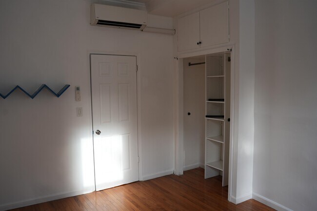 Building Photo - 40 Van Reypen St