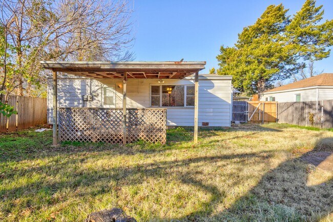 Building Photo - Stylish Home with Covered Deck & Easy I-44...