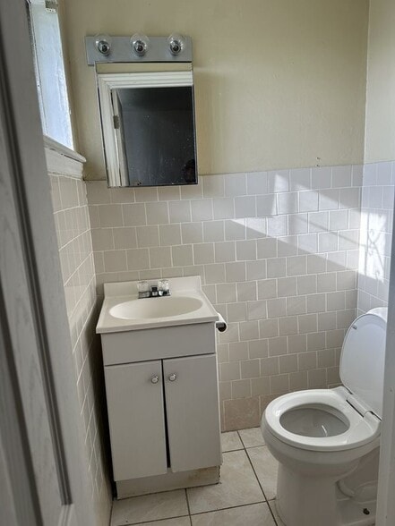 Building Photo - 145 S Dexter Dr
