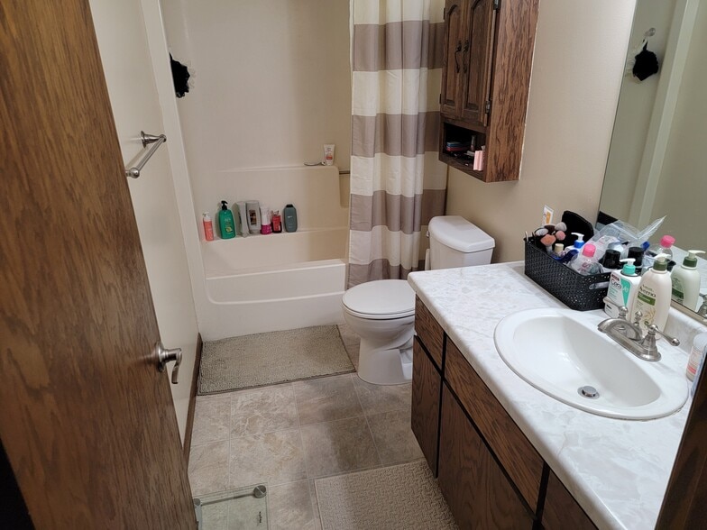 Upstairs Bathroom - 6276 15th St N