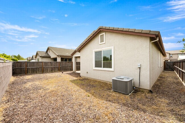 Building Photo - Desirable Elk Grove Area
