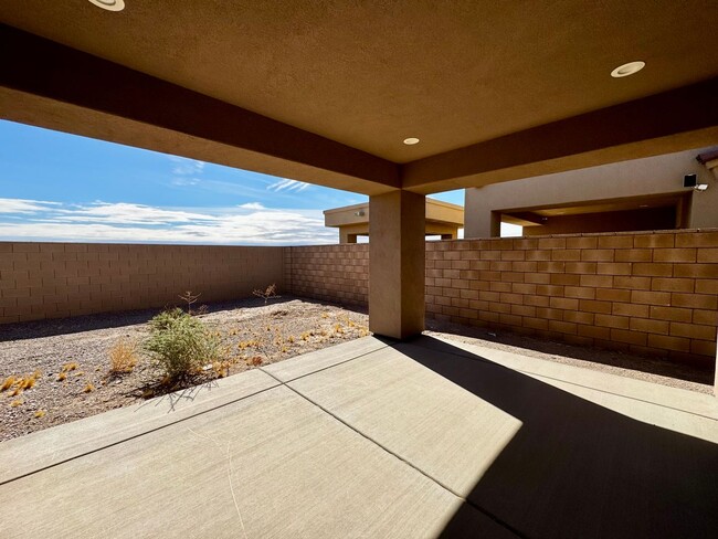 Building Photo - Very Clean Newer Mohave Valley Home