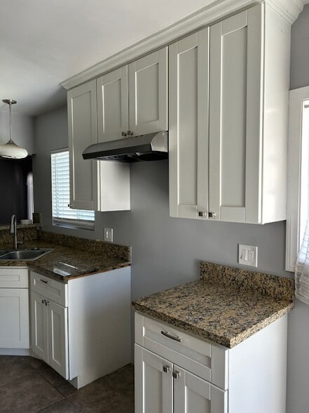 Kitchen - 2145 San Francisco Ave