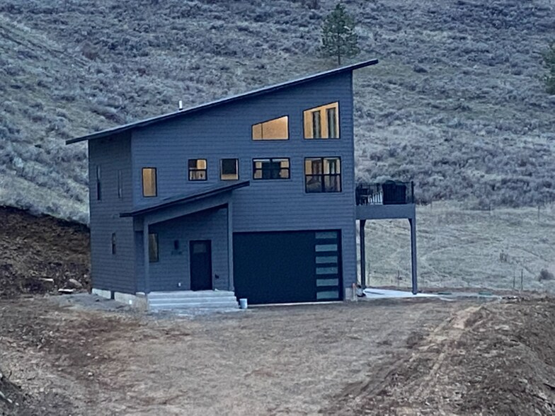 Primary Photo - 40740 Clearview Dr N