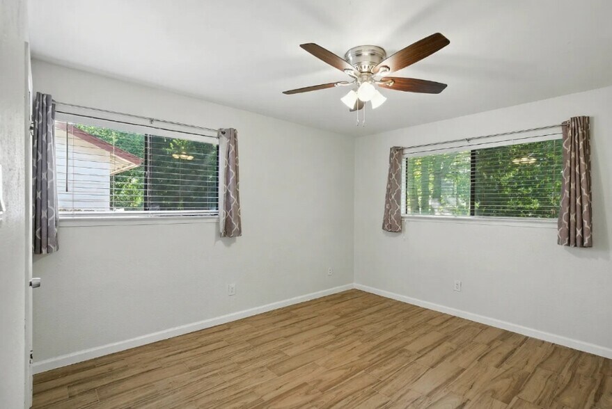 Large Primary bedroom - 11401 Ptarmigan Dr