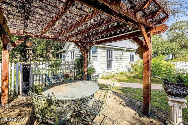 Building Photo - 145 St Francis St