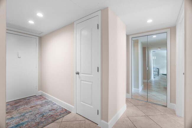 Building Photo - 950 Ponce De Leon Rd