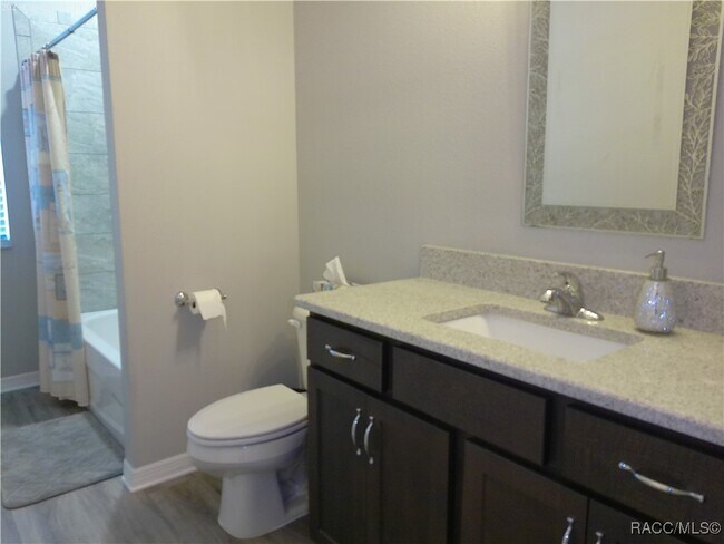 Building Photo - 1381 N Spend a Buck Dr