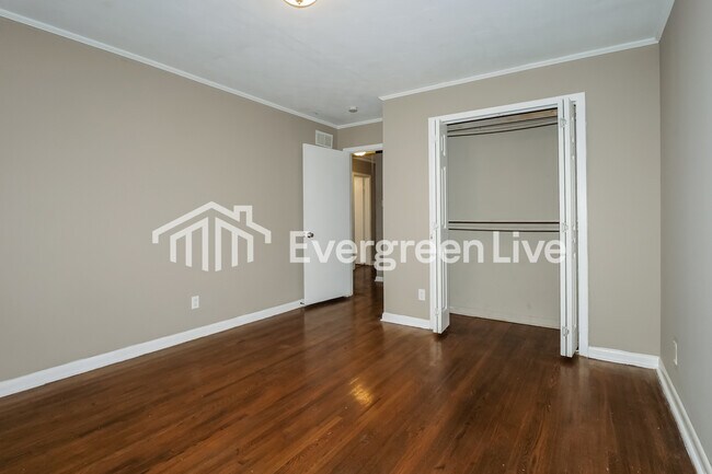 Building Photo - 3070 Magevney St