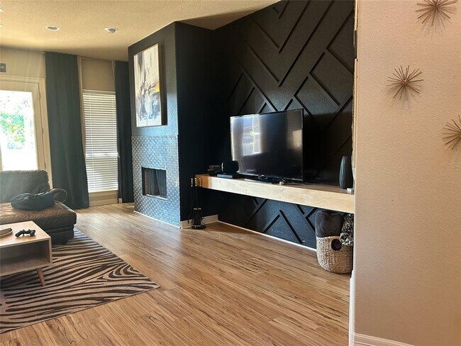 Building Photo - 30605 Chi Chi Dr