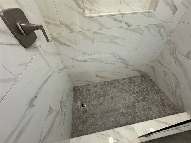 Building Photo - 9872 Kings Canyon Dr