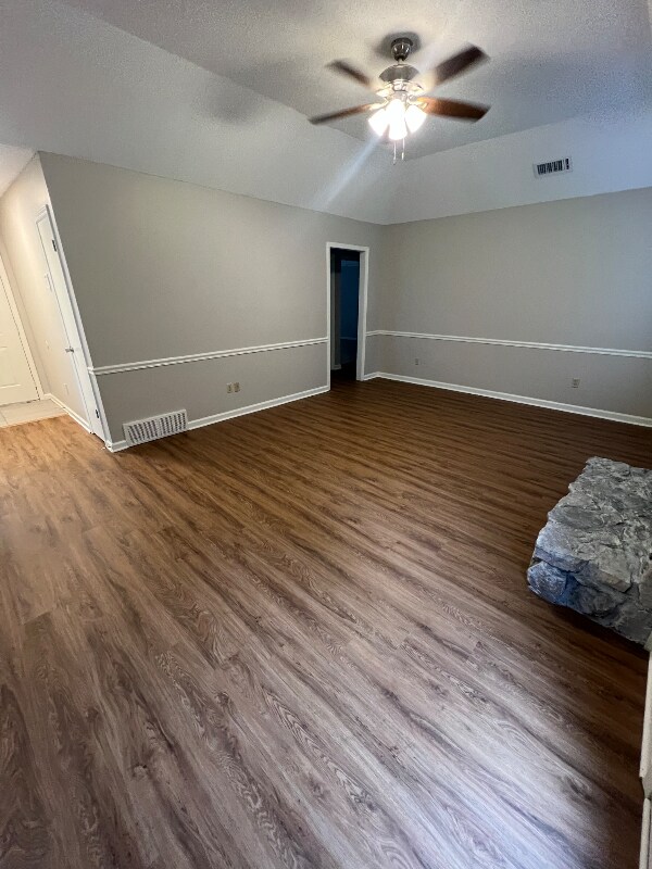 Building Photo - 7358 Country Side Rd