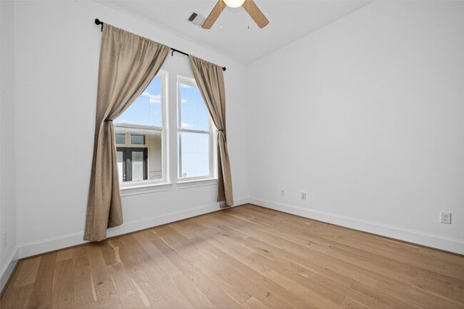 Building Photo - 2713 Kinsley Oaks Dr