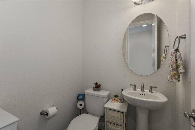 Building Photo - 15609 Cabrillo Way