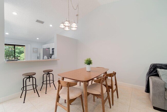 Building Photo - 13095 Belhaven Ct