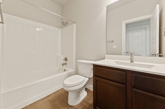 Building Photo - GORGEOUS 3 BEDROOM DUPLEX LOCATED IN BASTR...