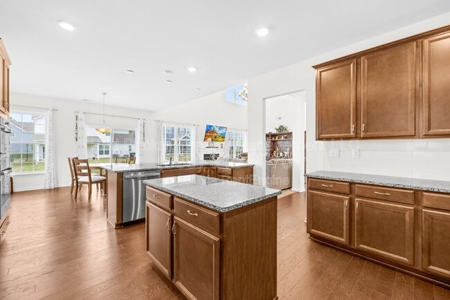 Building Photo - 14917 Baldridge Dr