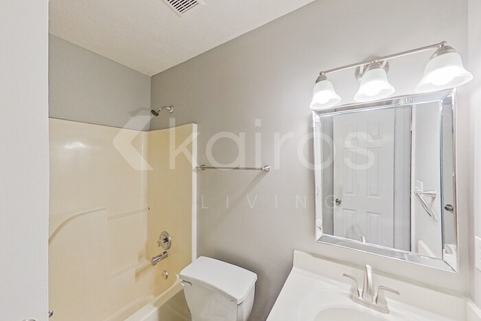 Building Photo - 370 Deer Park Dr