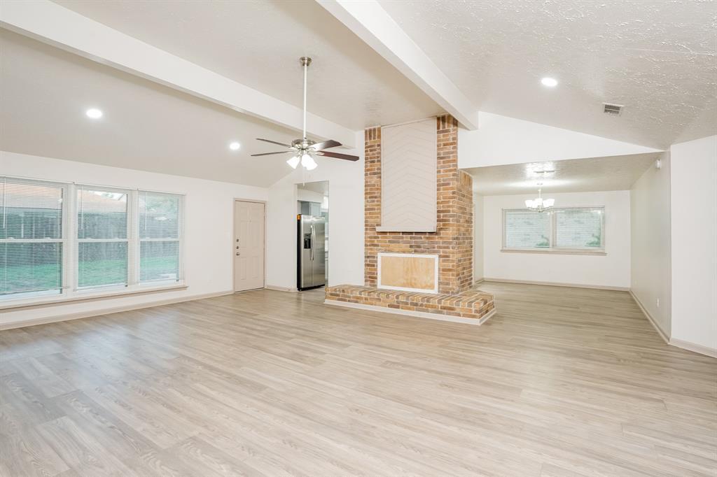 Building Photo - 13430 Piney Oaks Dr