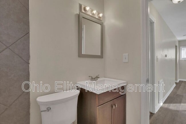 Building Photo - 2416 Dawnlight Ave