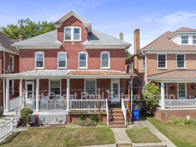 Building Photo - 827 Mulberry Ave