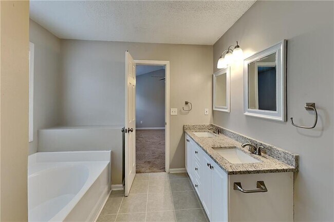 Building Photo - 232 Bomar Ln