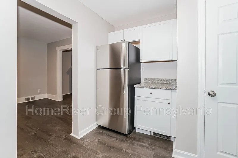 Building Photo - 2413 Collins St