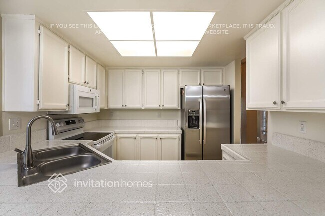 Building Photo - 529 Oakborough Ave