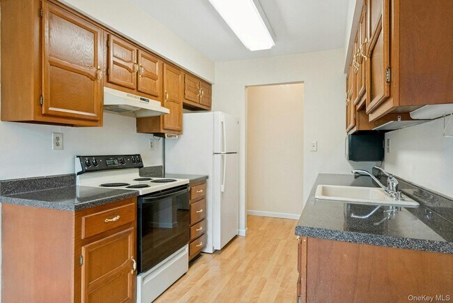 Building Photo - 8 Foxwood Dr