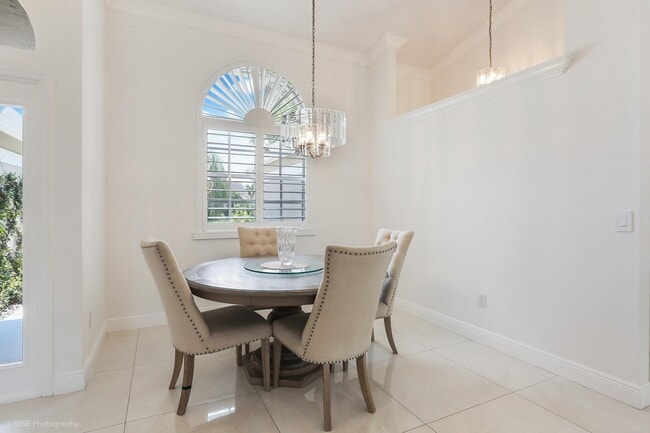 Building Photo - 13008 Meadowbreeze Dr