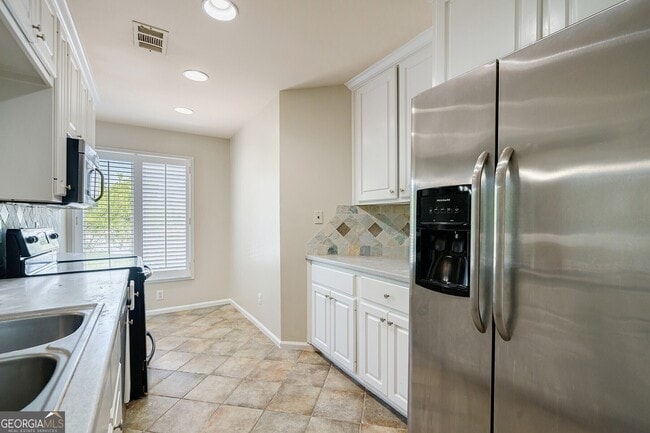 Building Photo - 4010 Roswell Rd NE