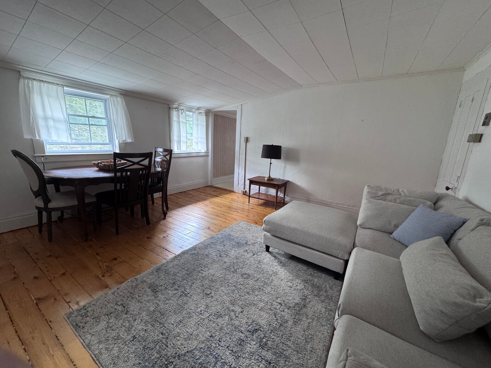 Livingroom - 38 Broad St