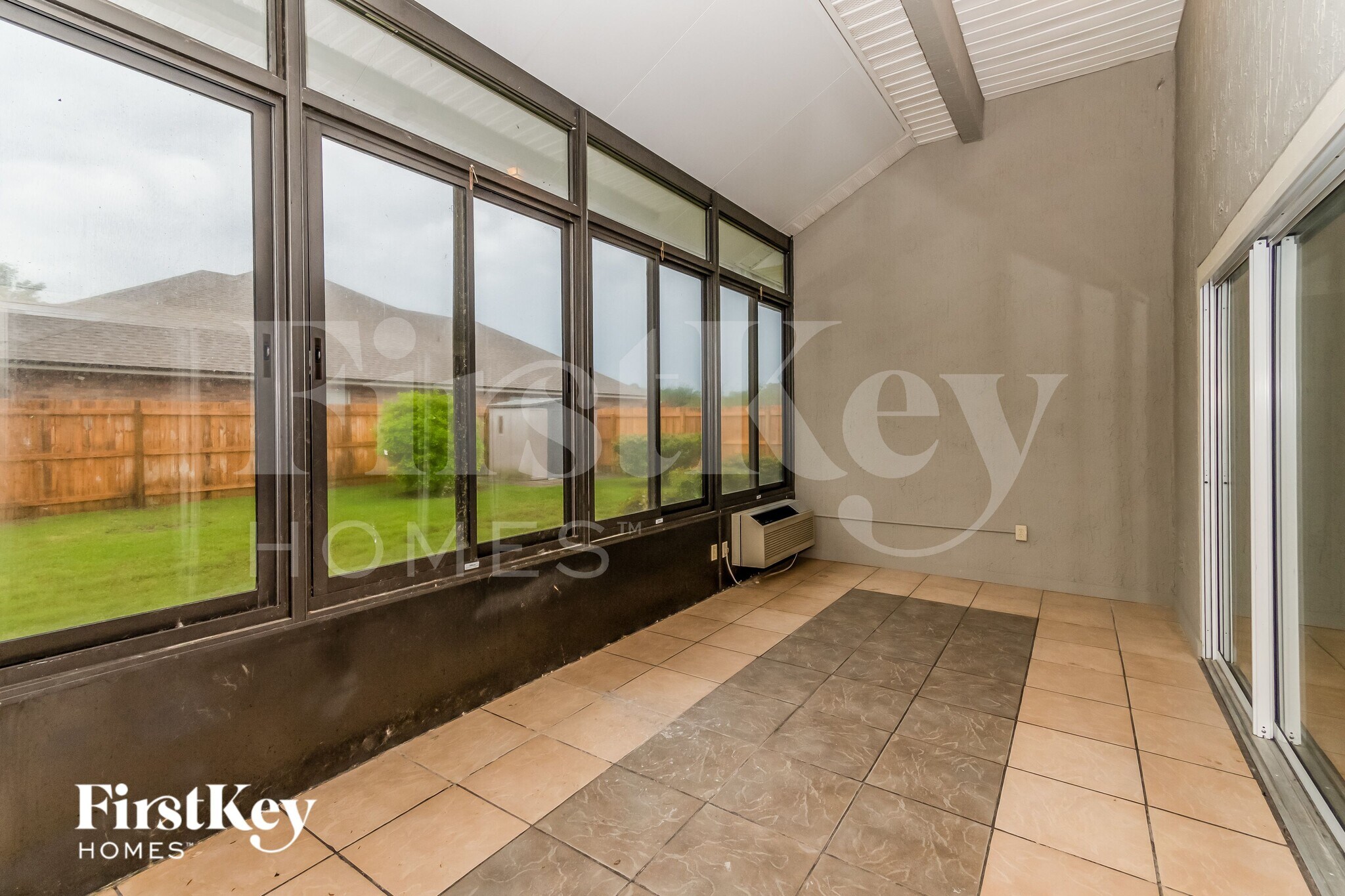 Building Photo - 2970 Thorncrest Dr