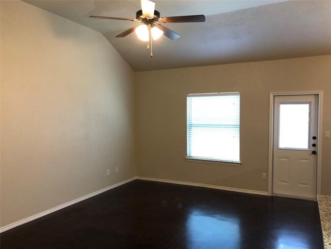 Building Photo - 378 Joanne Lp