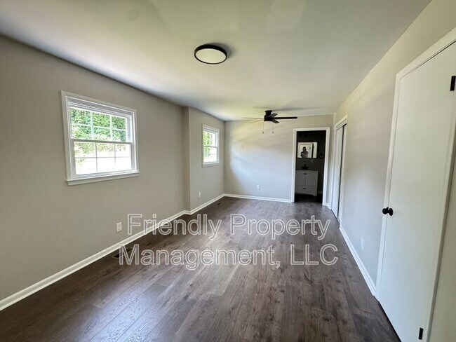 Building Photo - 906 Beaumont Ave