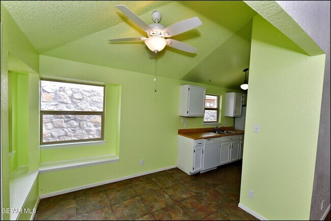 Building Photo - 853 Nita Fay Dr