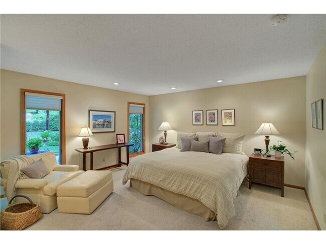 Building Photo - Wayzata 3 bedroom 3 bath Charmer- Available NOW - Winter special - $2000 rent credit with March 1...