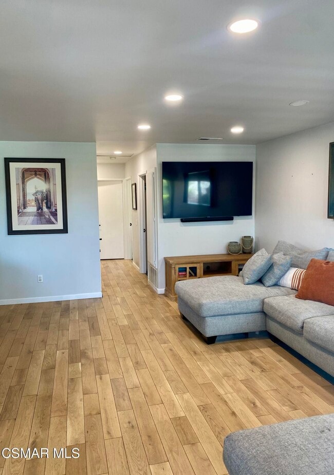 Building Photo - 2703 W Meadowwood
