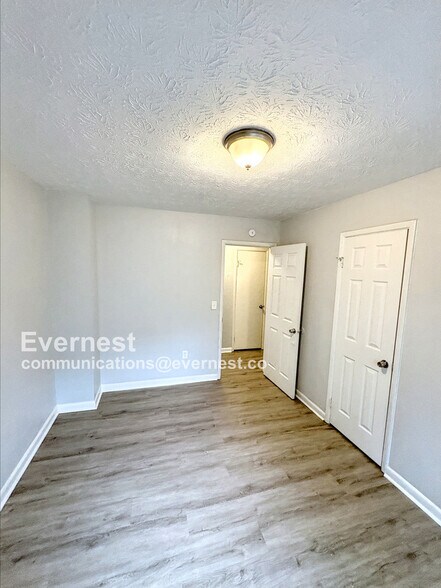 Building Photo - 8802 Homewood Dr