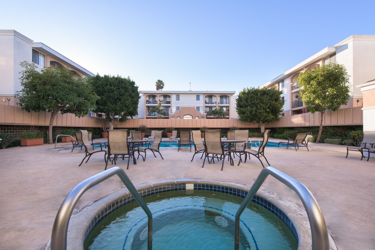 st tropez apartments marina del rey