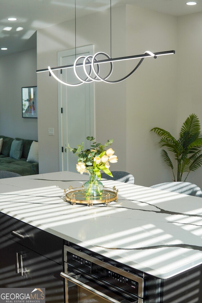 Building Photo - 68 Boulevard SE