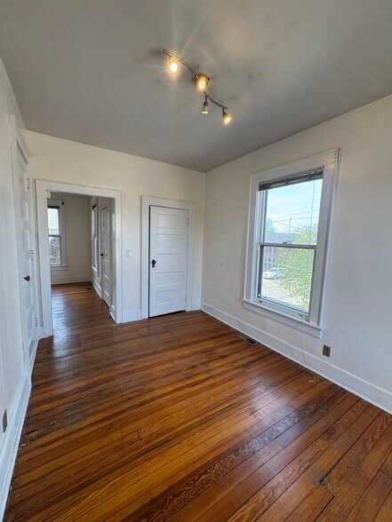 Building Photo - 616 SE 3rd St