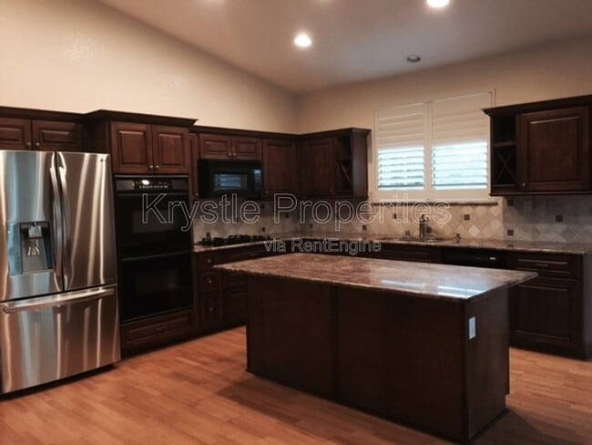 Building Photo - 510 Pyramid Ct