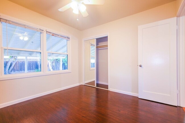 Building Photo - Charming 3 Bed, 2 bath in the East Foothills