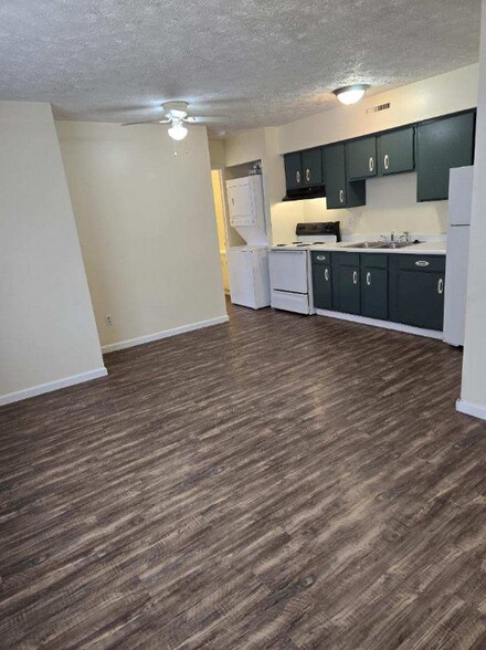 Building Photo - 1725 Watson Rd SE