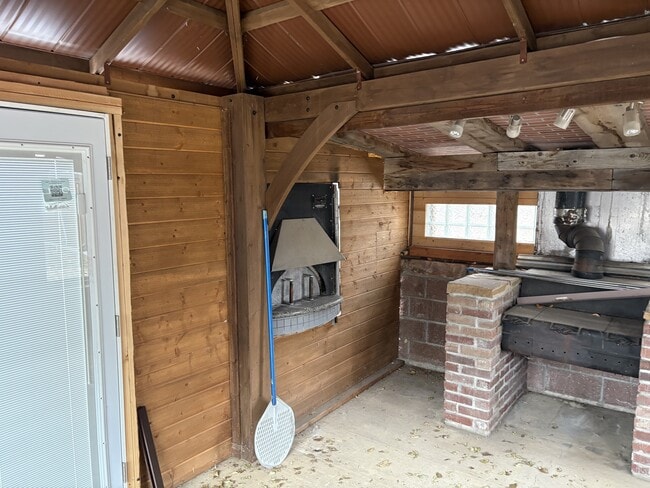 Building Photo - 325 W 100 N